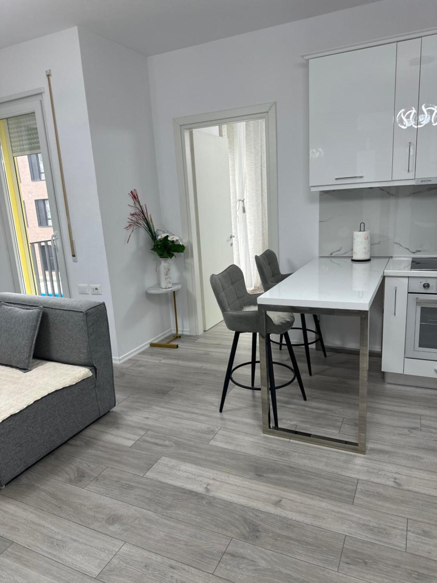Bratti'S Apartment Near Tirana Center And Mother Teresa Airport Exterior foto